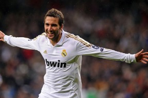 萨默·麦金托什女子200米蝶泳决赛精彩纷呈，女子200米蝶泳麦克尼尔